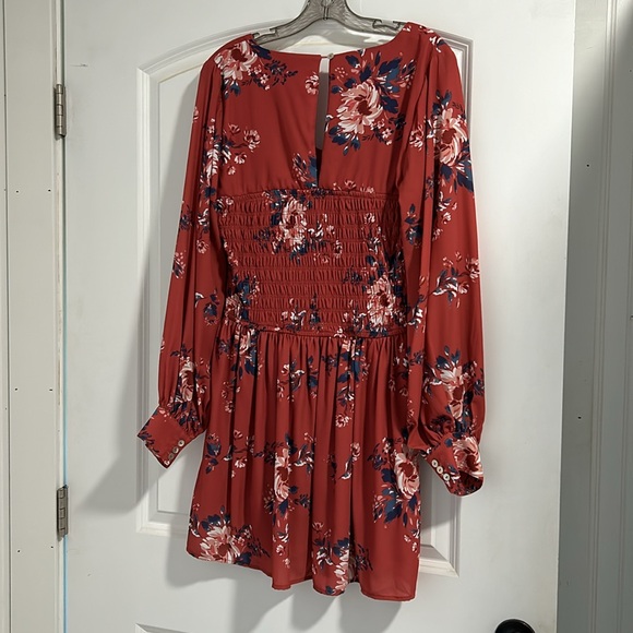 Vici long sleeve smocked dress - Picture 4 of 9